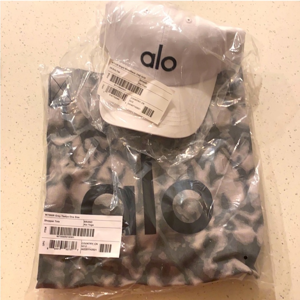 NWT ALO YOGA Tote & Cap